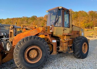 Case 821 Wheel Loader